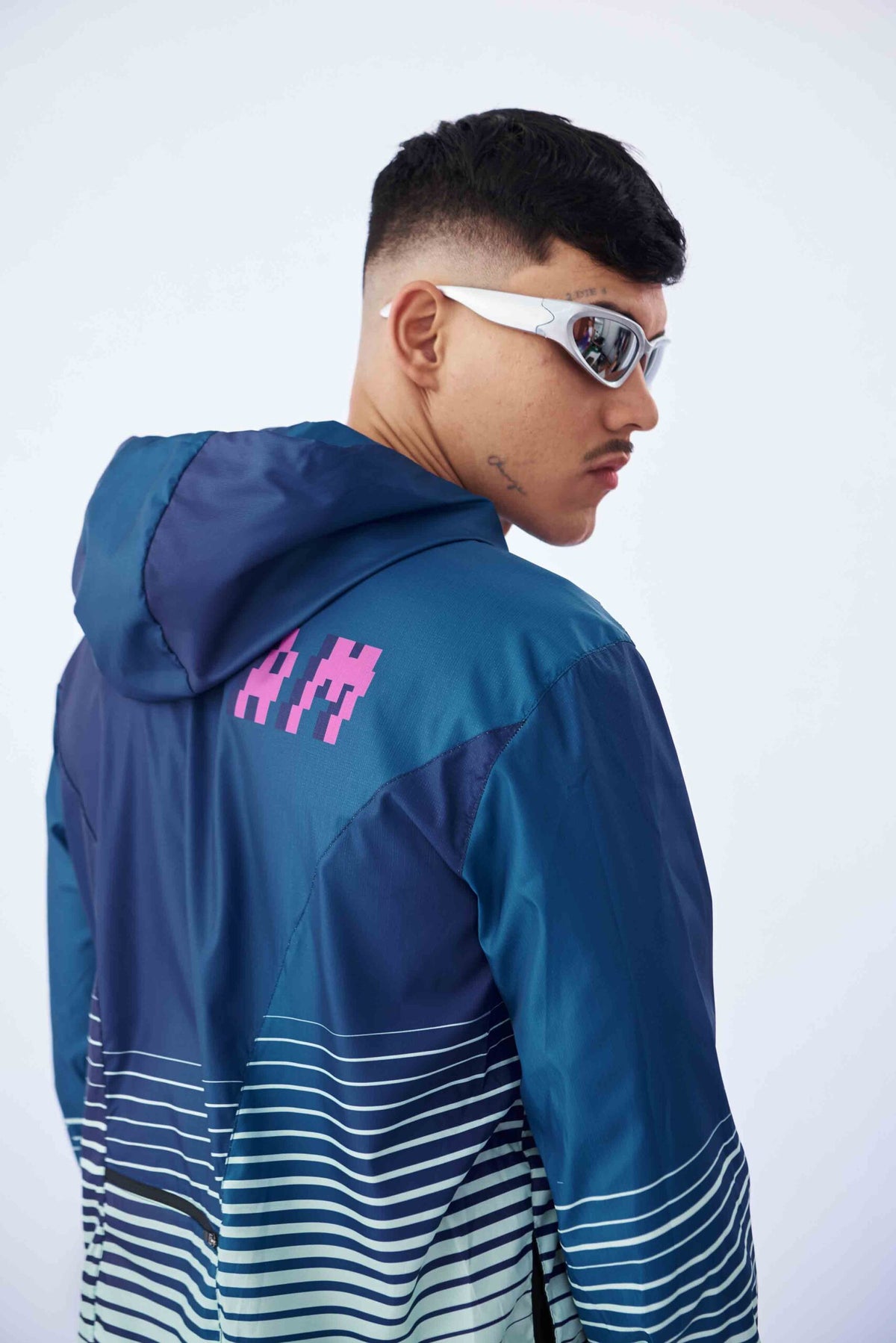 PERFORMANCE JACKET