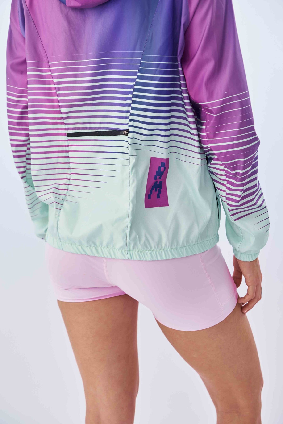 PERFORMANCE JACKET