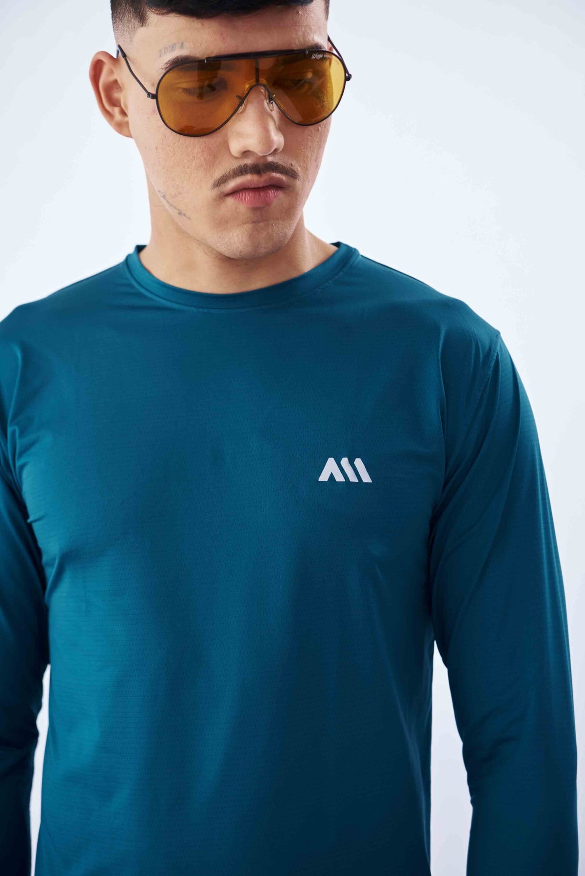 PERFORMANCE LONG TEE