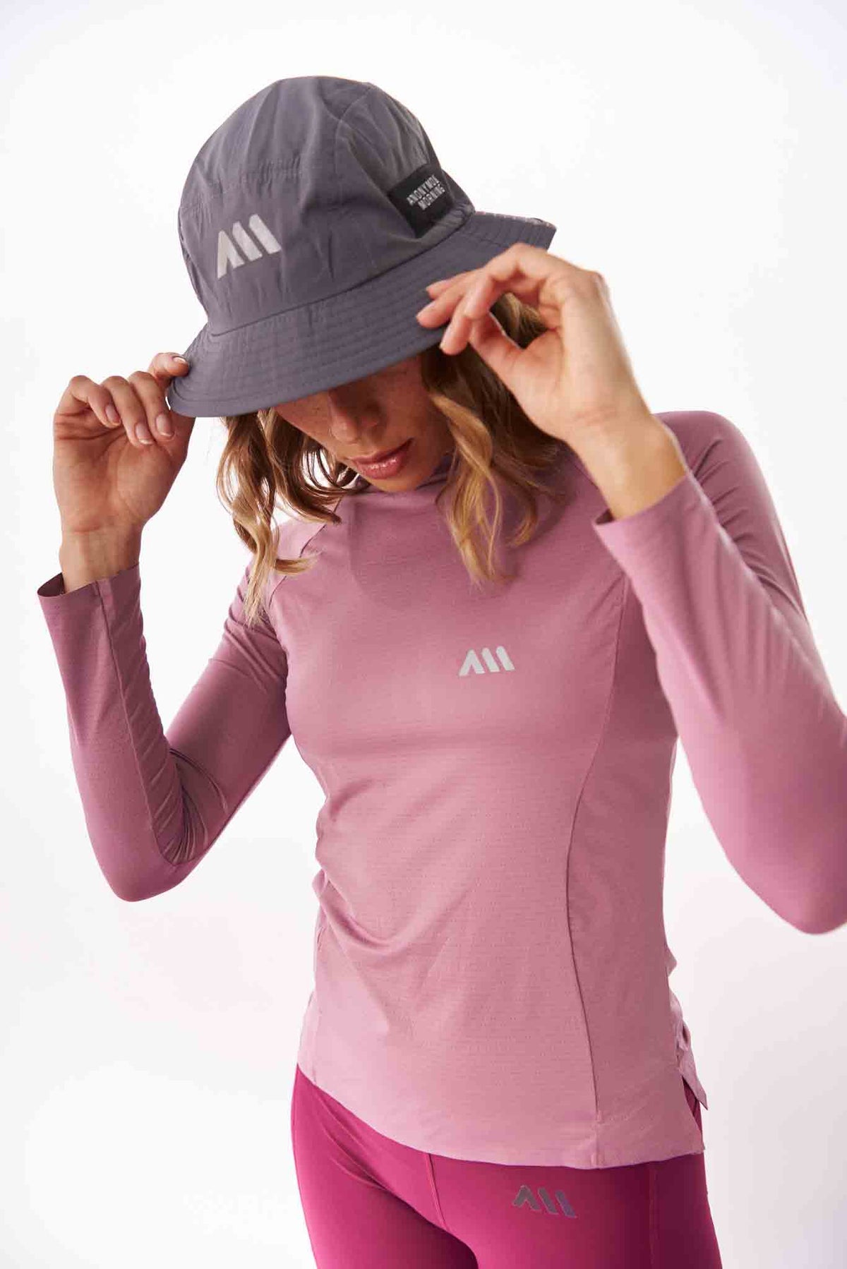 PERFORMANCE LONG TEE