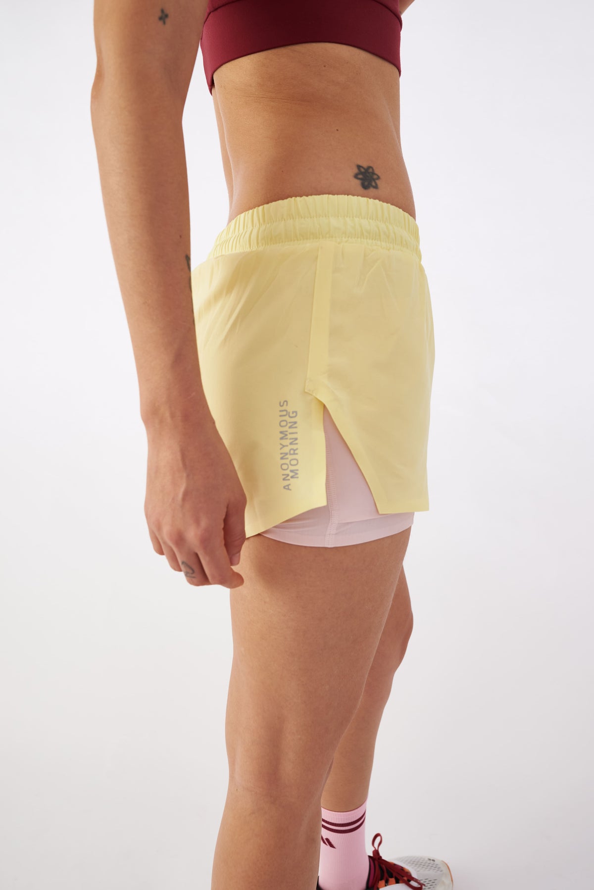 PERFORMANCE AERO SHORT FLORA