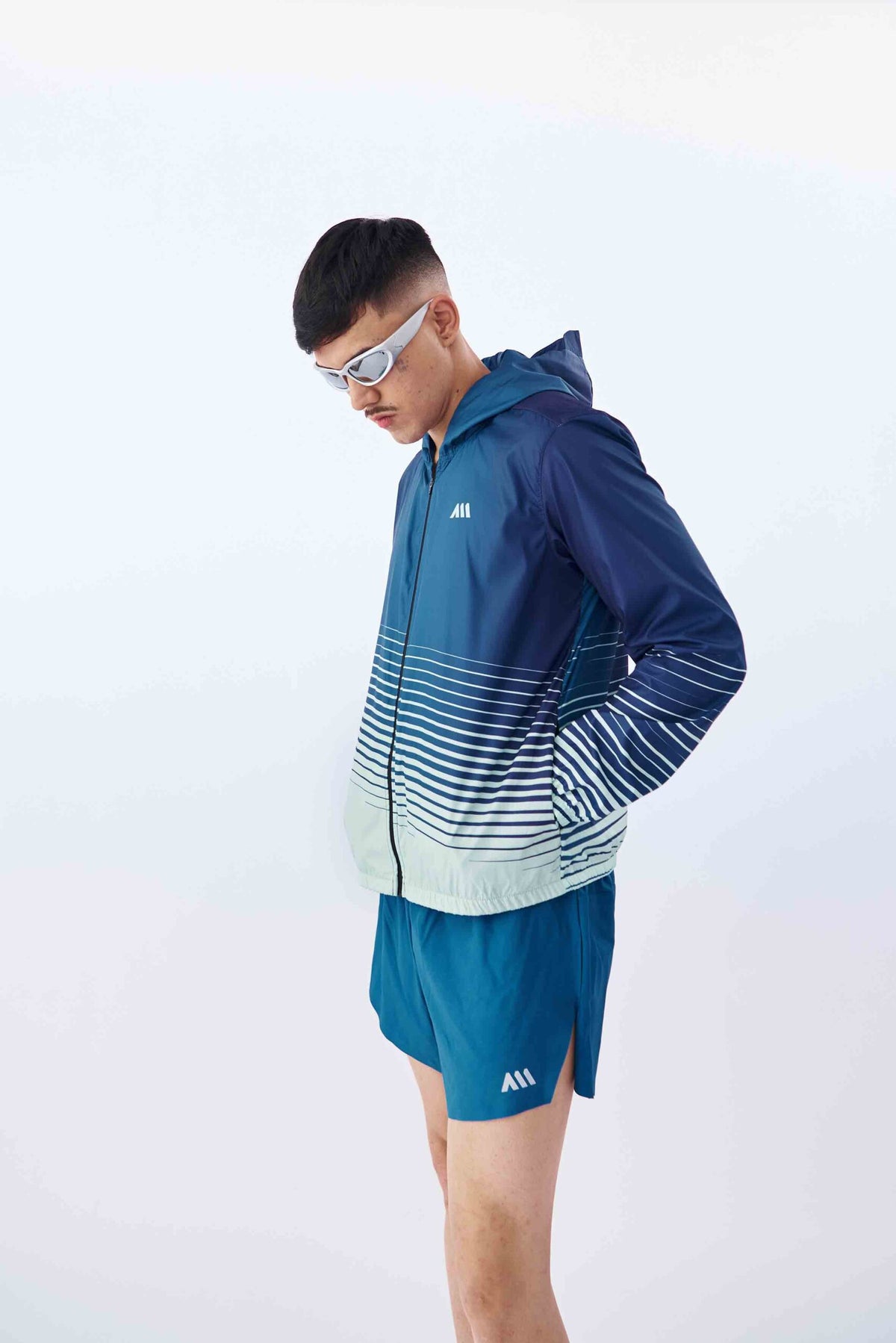 PERFORMANCE JACKET
