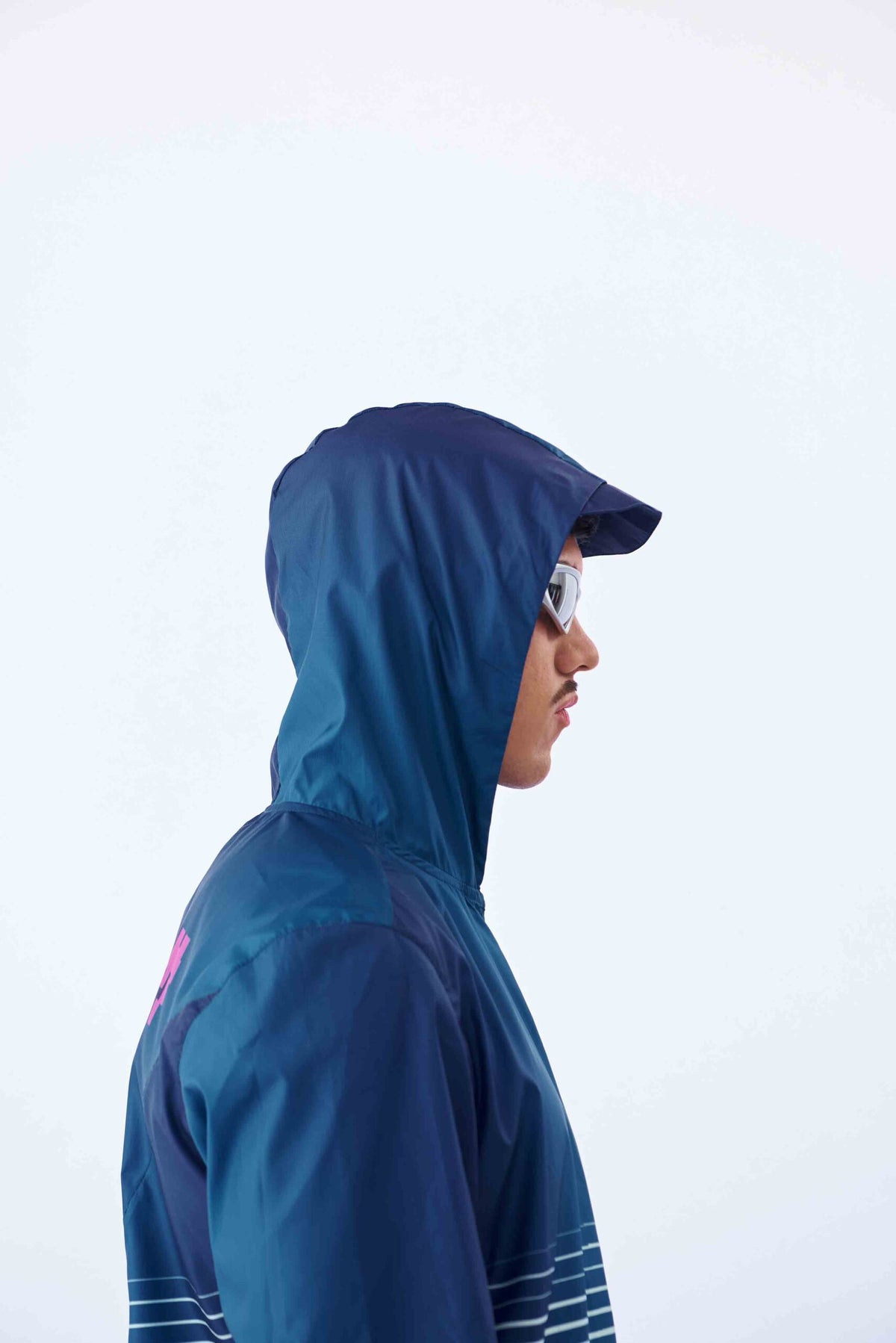 PERFORMANCE JACKET