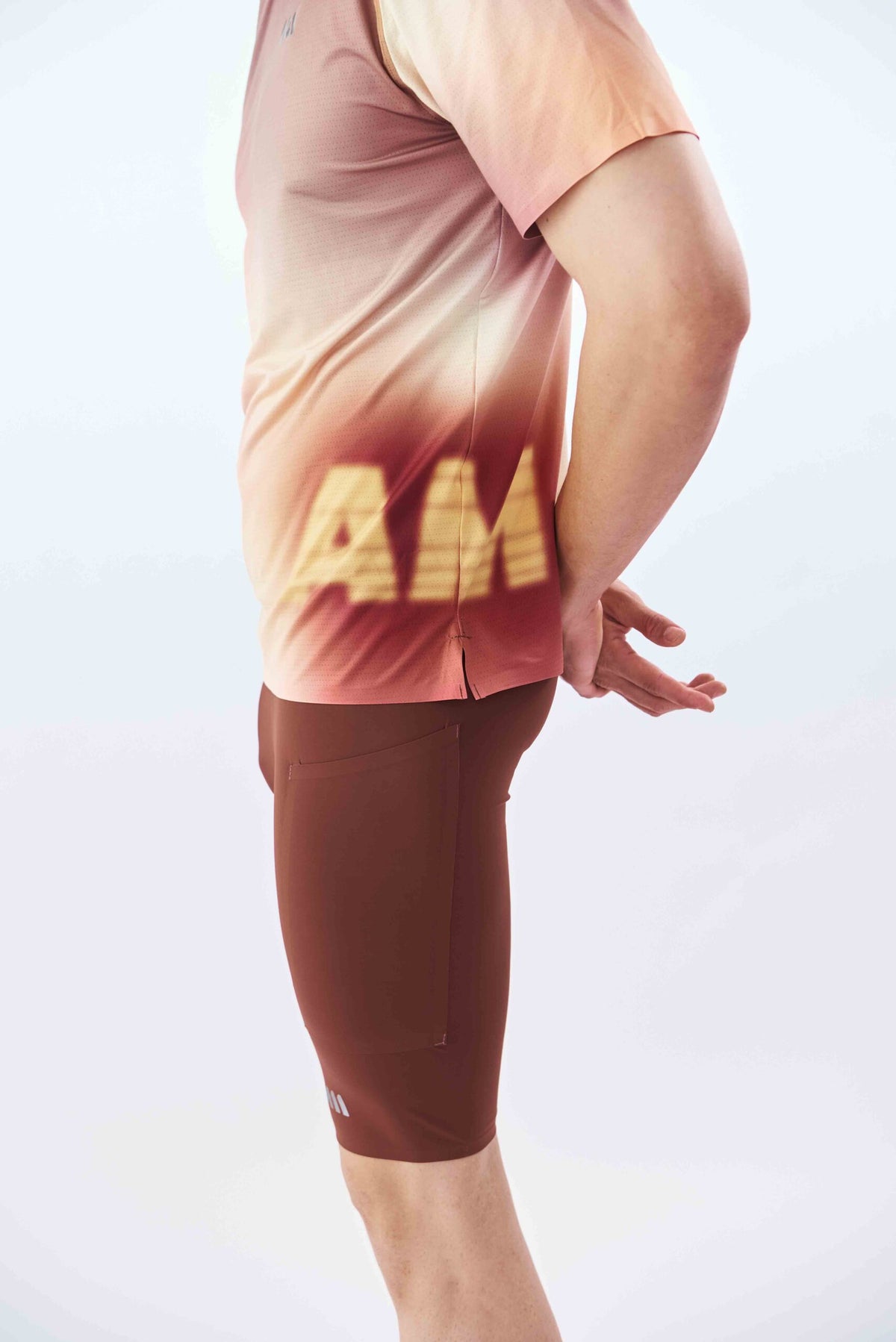 PERFORMANCE TEE