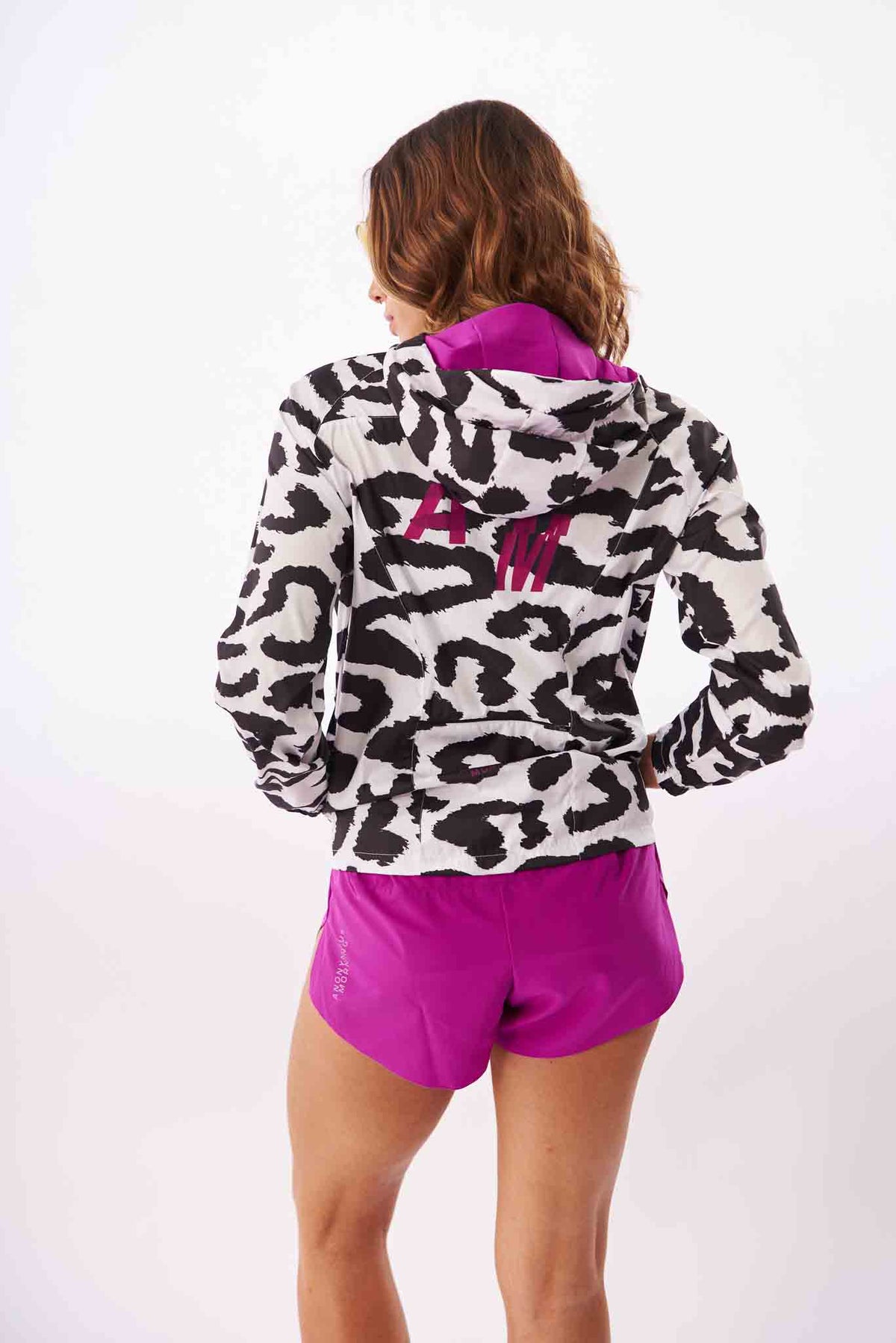 PERFORMANCE JACKET