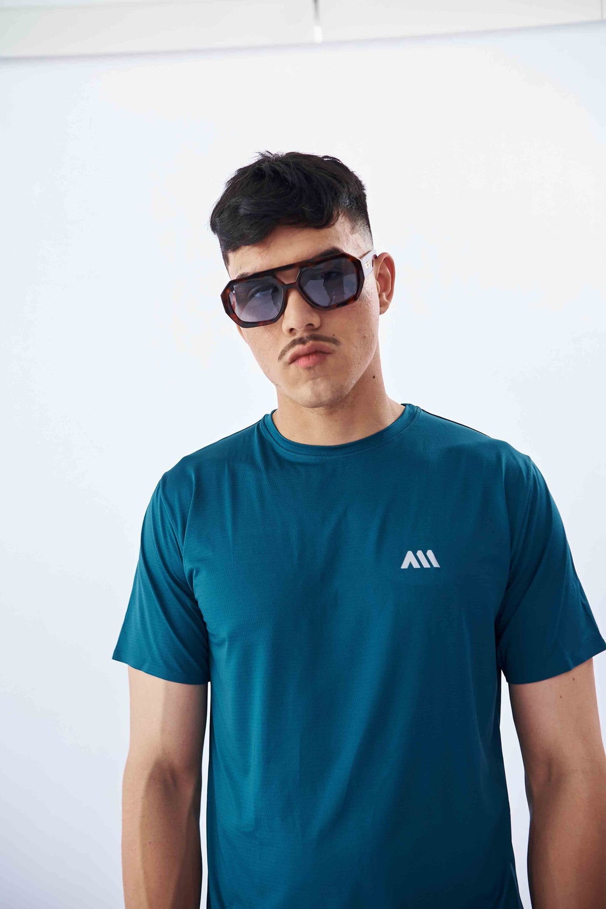 PERFORMANCE TEE