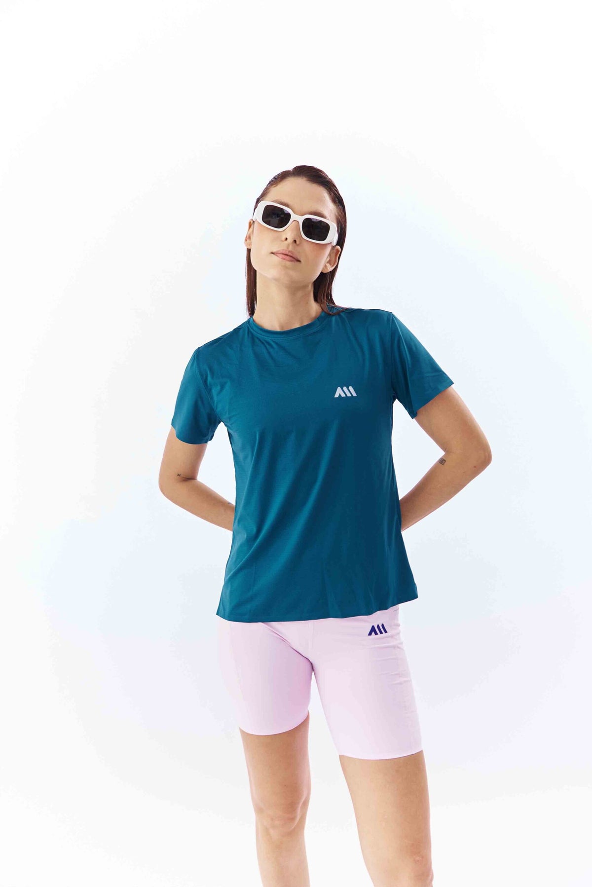 PERFORMANCE TEE