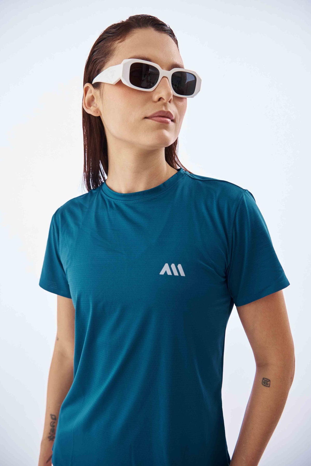 PERFORMANCE TEE