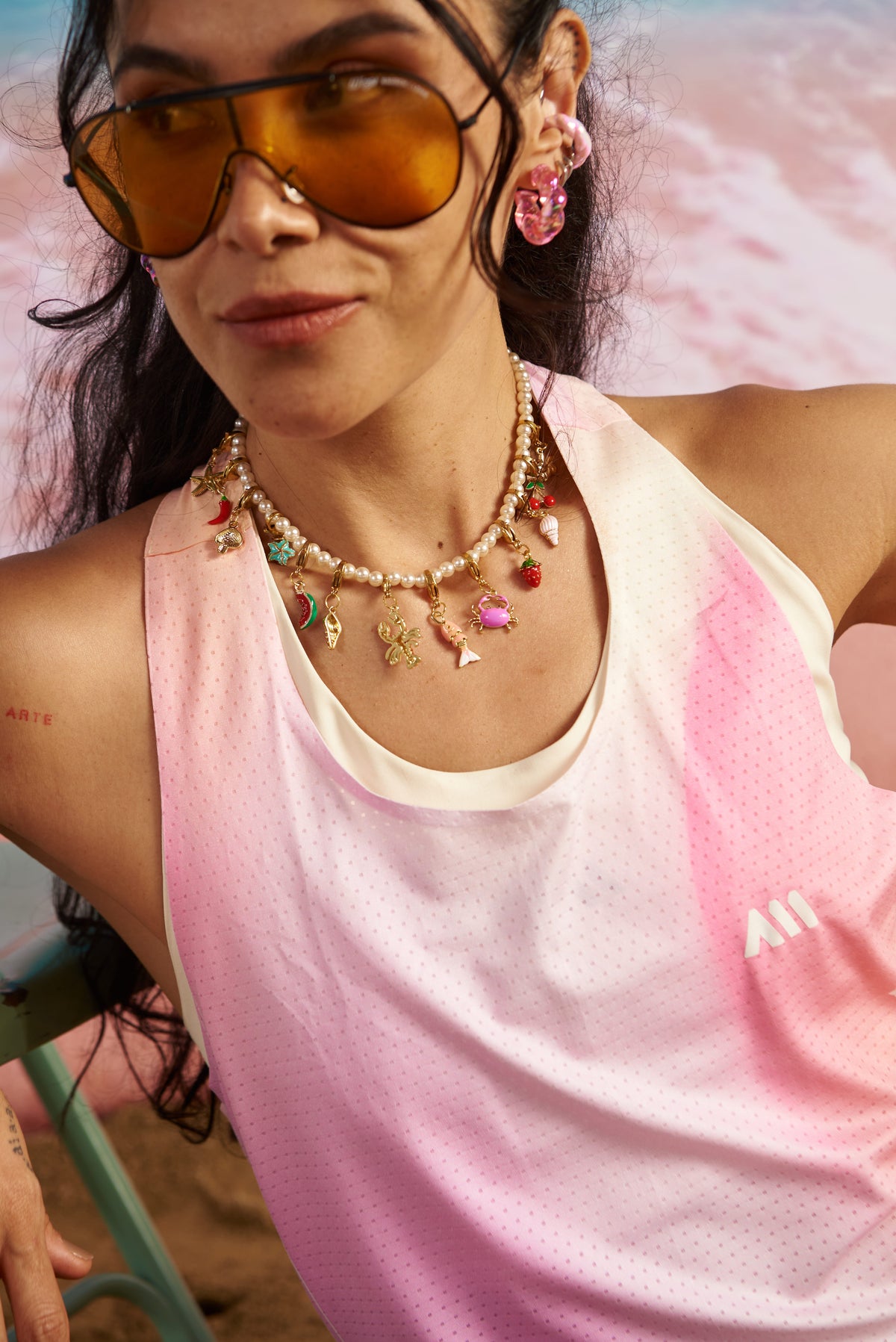 COLLAR NUDE