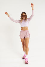 PERFORMANCE LONG SLEEVE CROP TOP GLOW