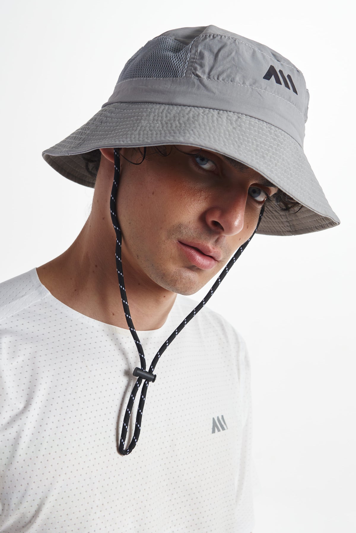 PERFORMANCE HAT PRIMITIVE