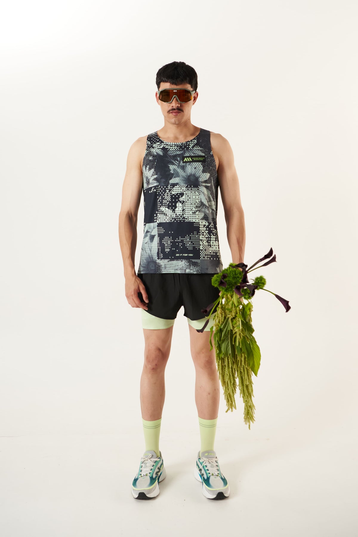 PERFORMANCE AERO SHORT SUNFLOWER