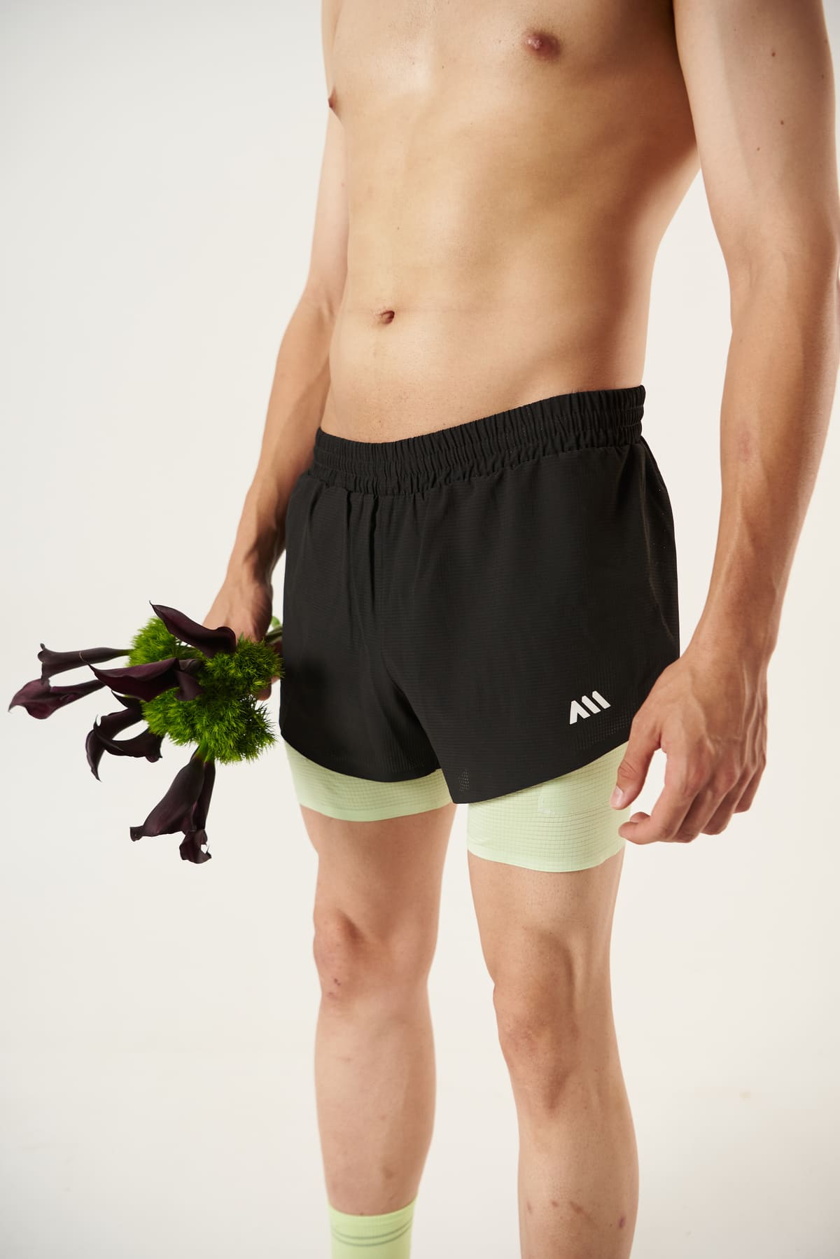 PERFORMANCE AERO SHORT SUNFLOWER